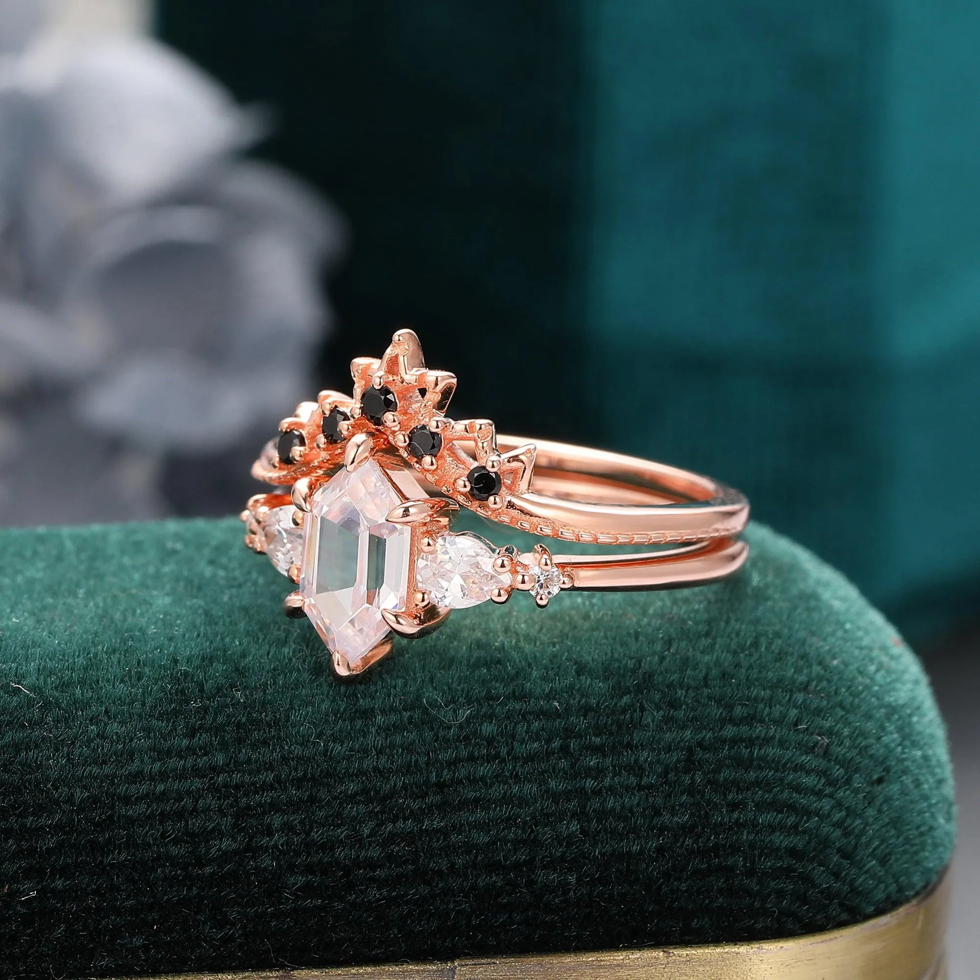 Delicate 1.1 Carat Hexagon Cut Side Stone Moissanite Bridal Set Gifts For Women