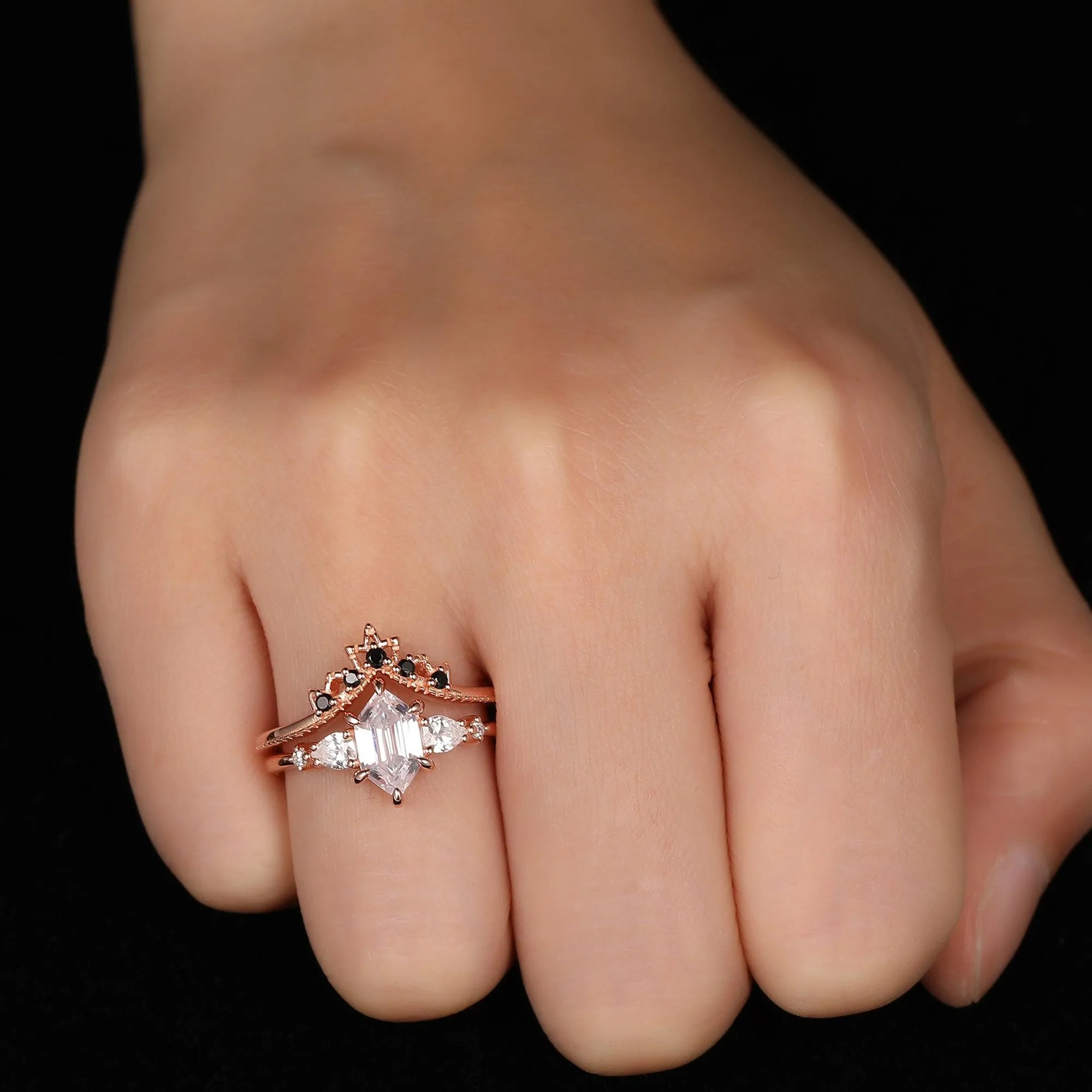 Delicate 1.1 Carat Hexagon Cut Side Stone Moissanite Bridal Set Gifts For Women