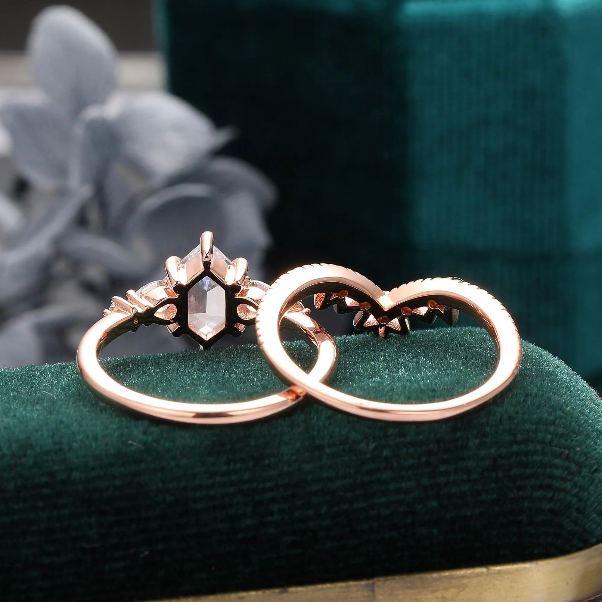 Delicate 1.1 Carat Hexagon Cut Side Stone Moissanite Bridal Set Gifts For Women