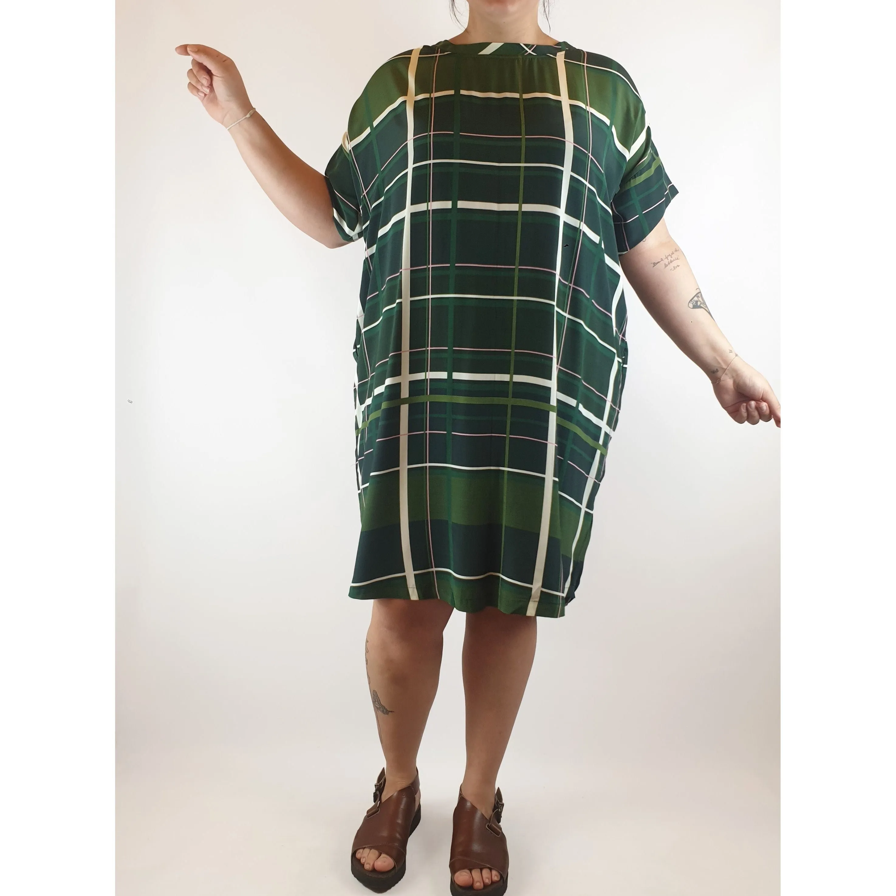 Elk stunning pre-owned green-based oversize tee shirt dress size 14