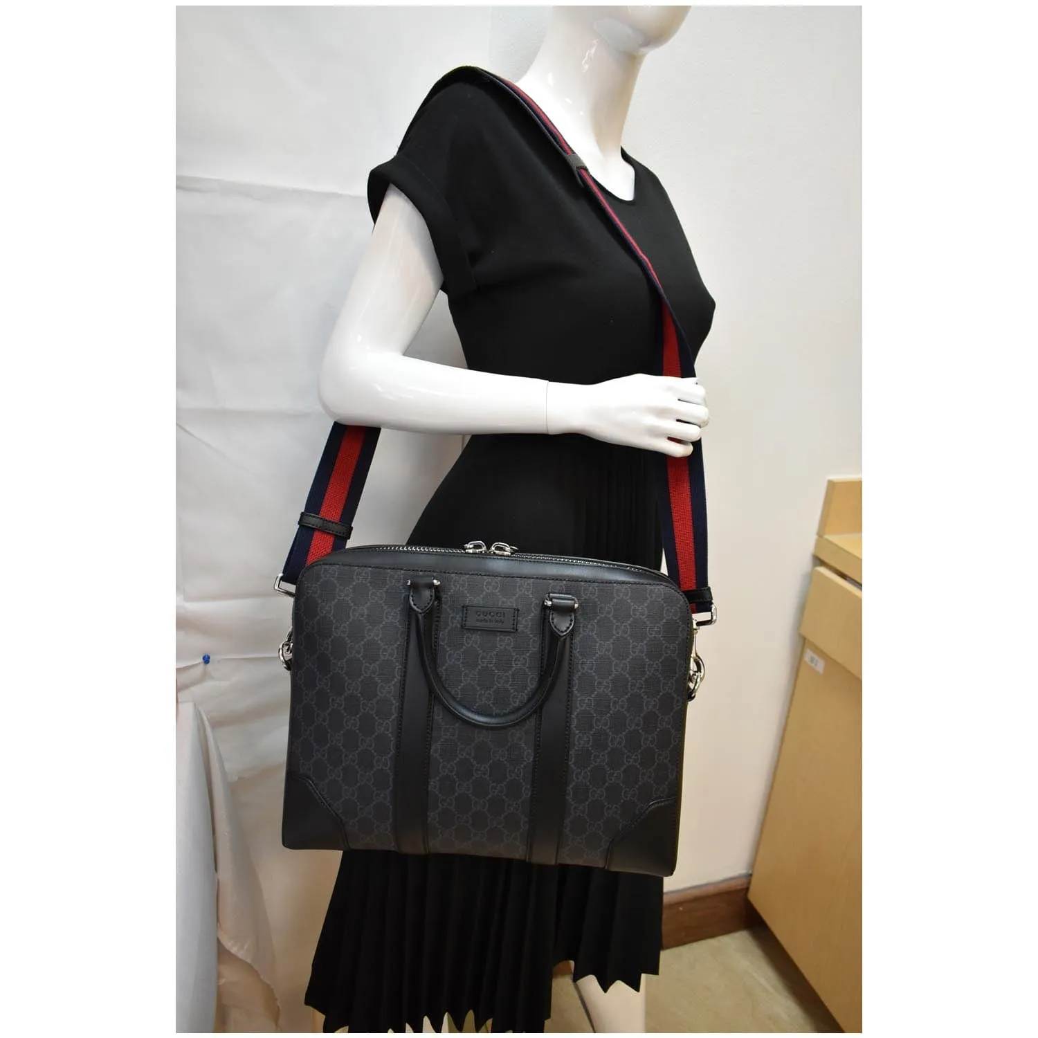GUCCI Briefcase GG Supreme Canvas Messenger Bag Black 474135