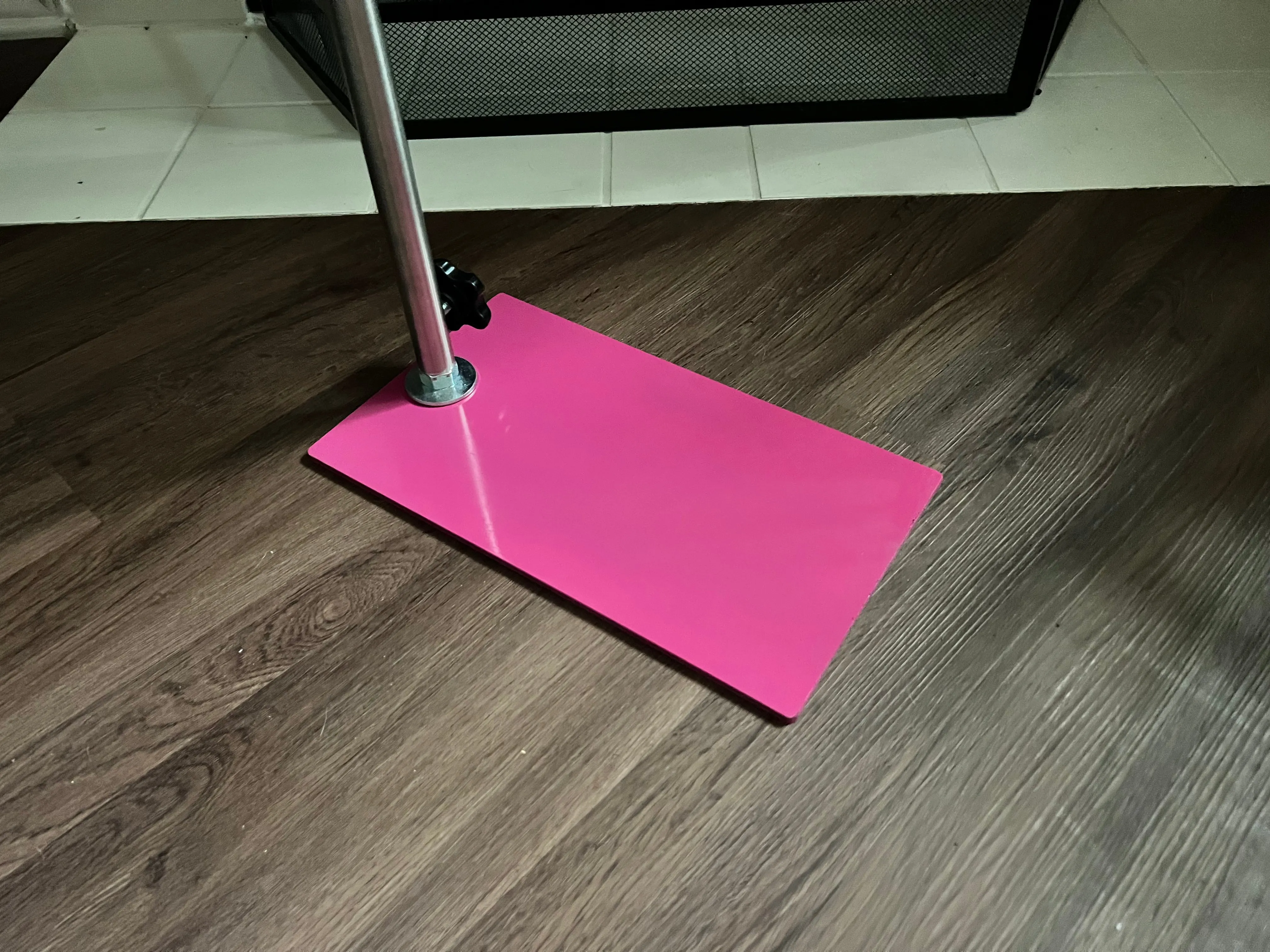 K's Creations Swivel Ball Stand