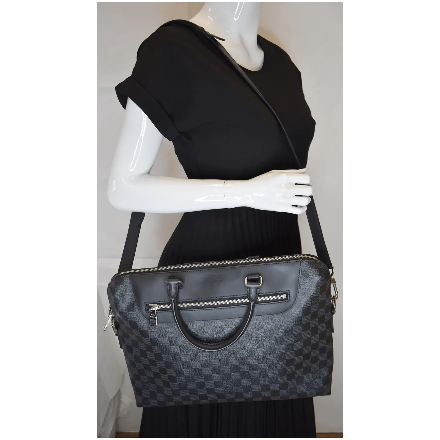 LOUIS VUITTON Porte-Documents Jour Graphite Briefcase Shoulder Bag Black - 20% OFF