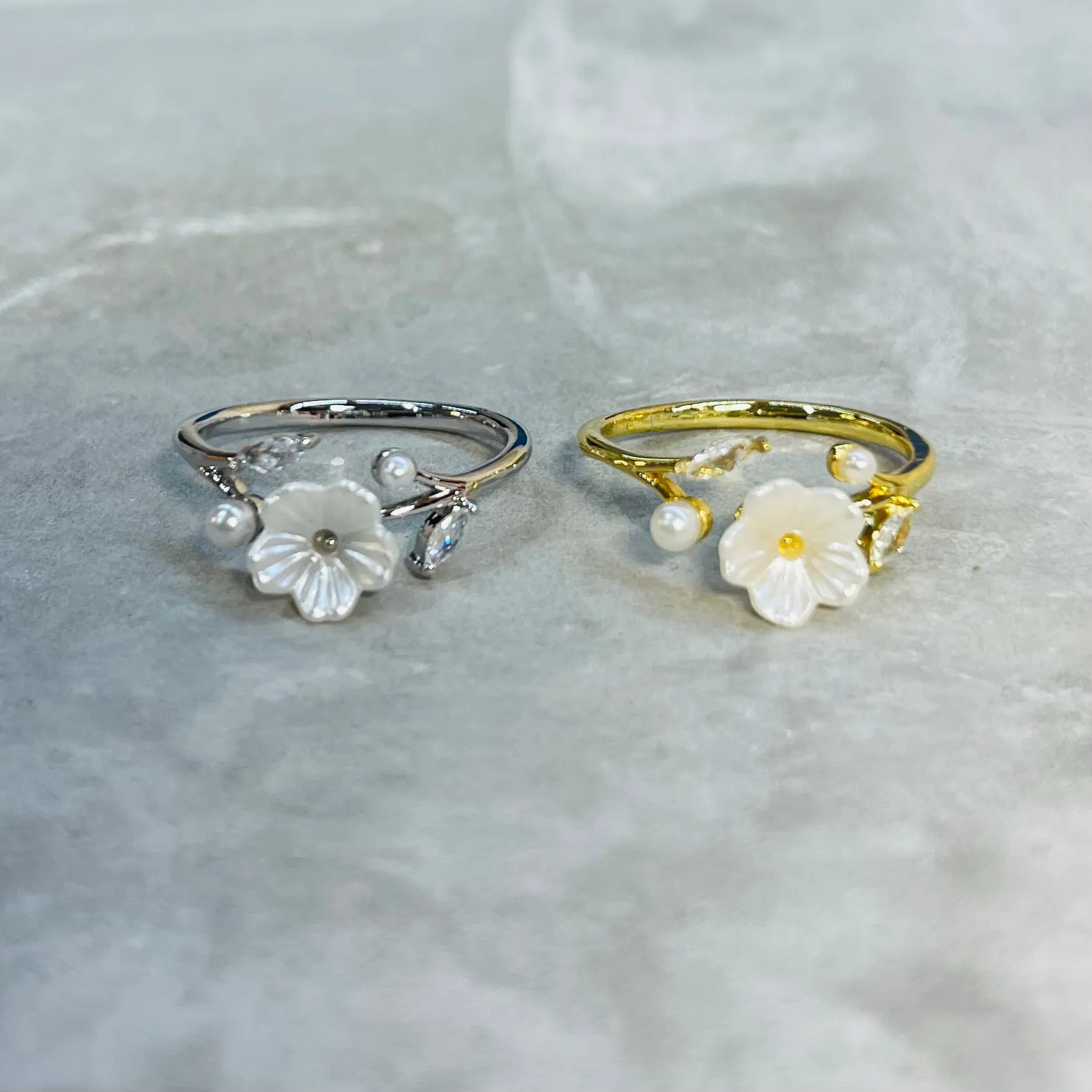 Minimal Daisy Adjustable Ring with Small Sparkling Stones