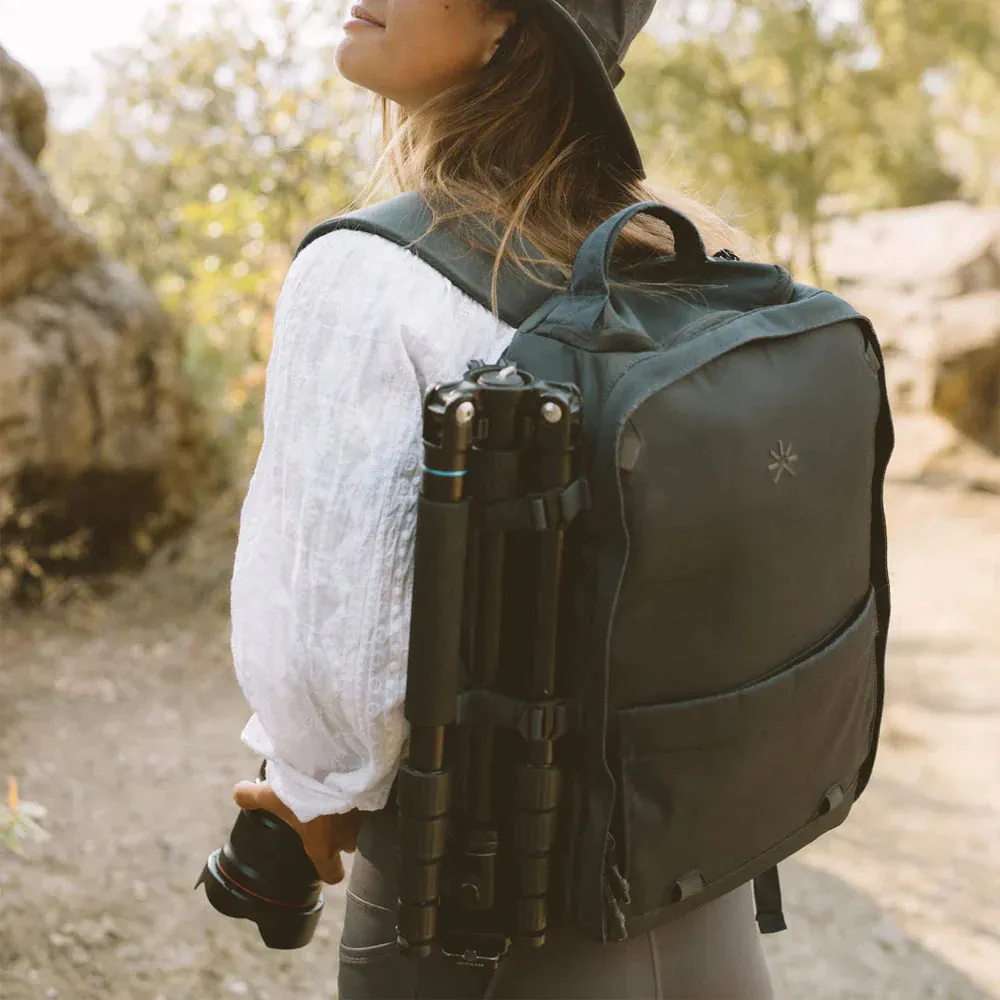 Nest Backpack All Black   3 Accessories
