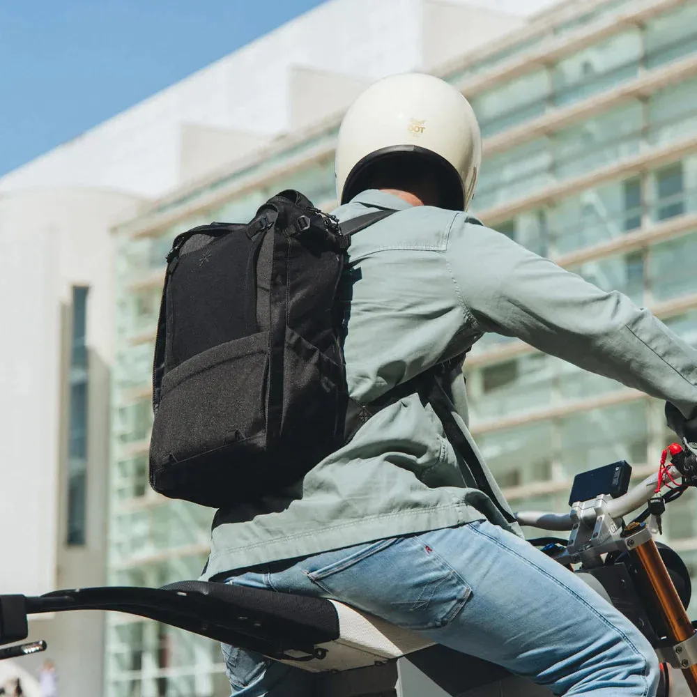 Nest Backpack All Black   3 Accessories