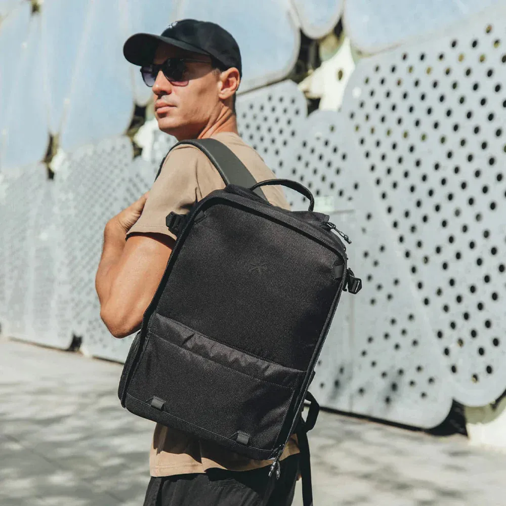 Nest Backpack All Black   3 Accessories