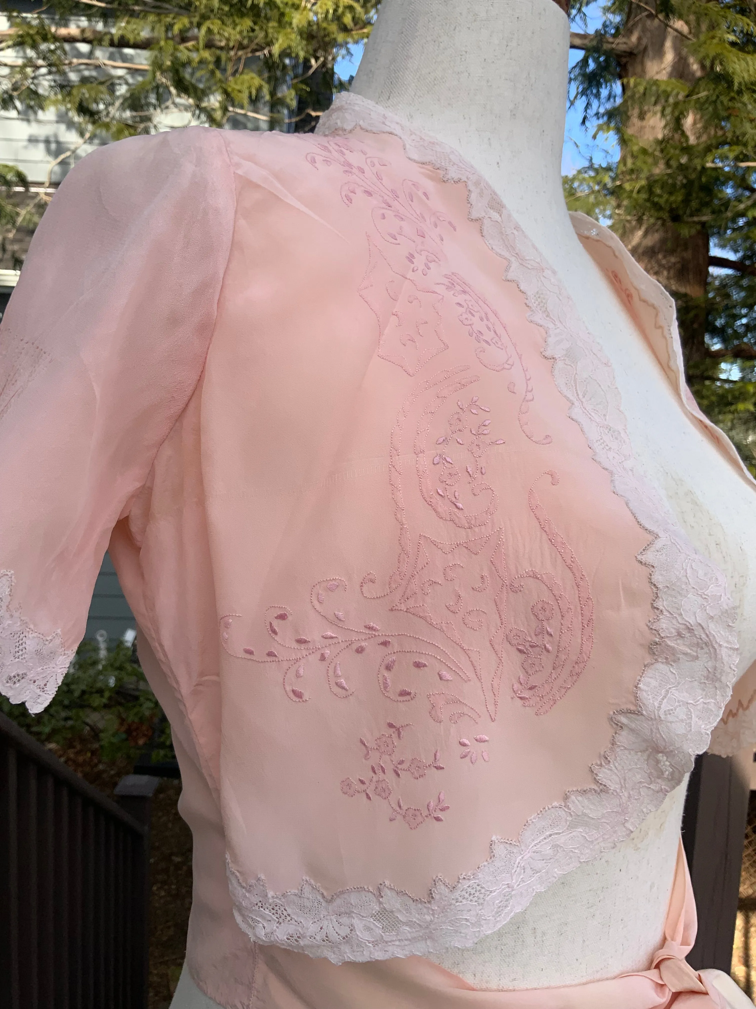 Silk Embroidered Bed Jacket - 40s - 40K