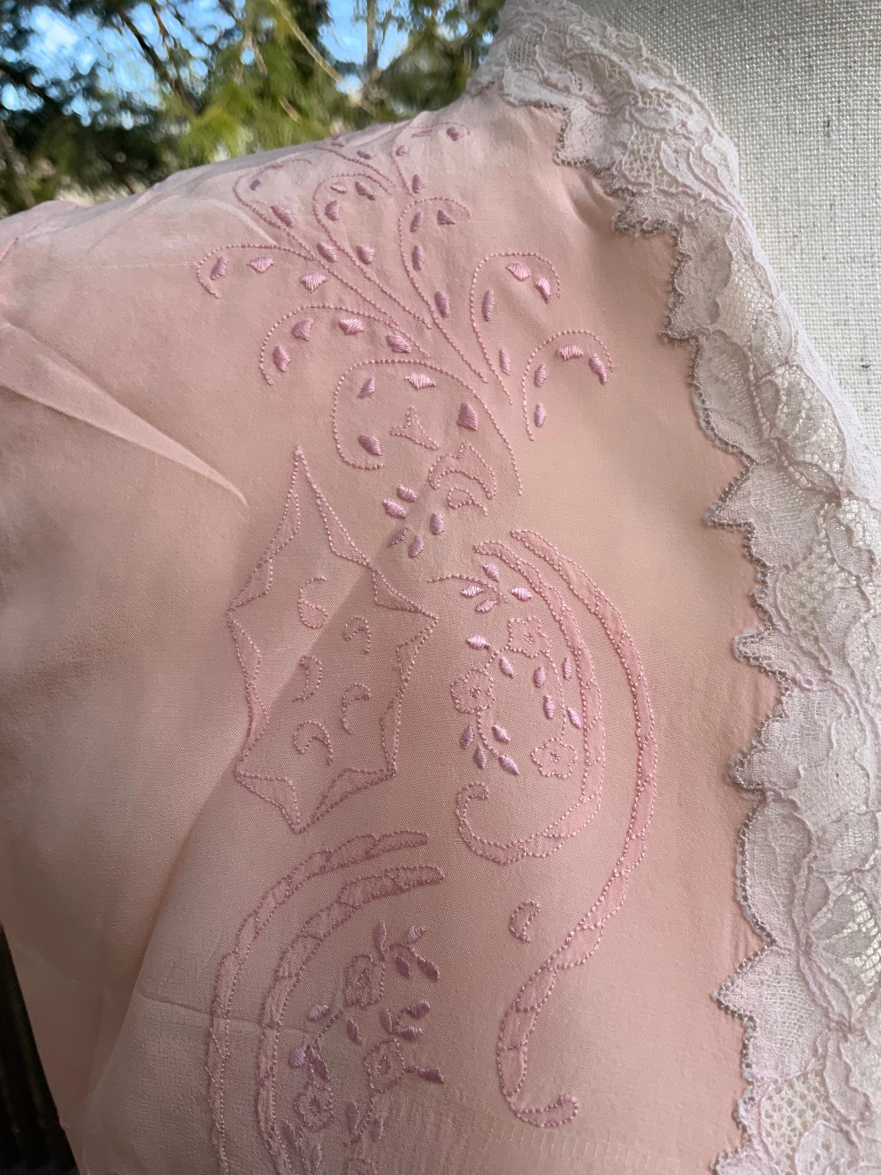 Silk Embroidered Bed Jacket - 40s - 40K