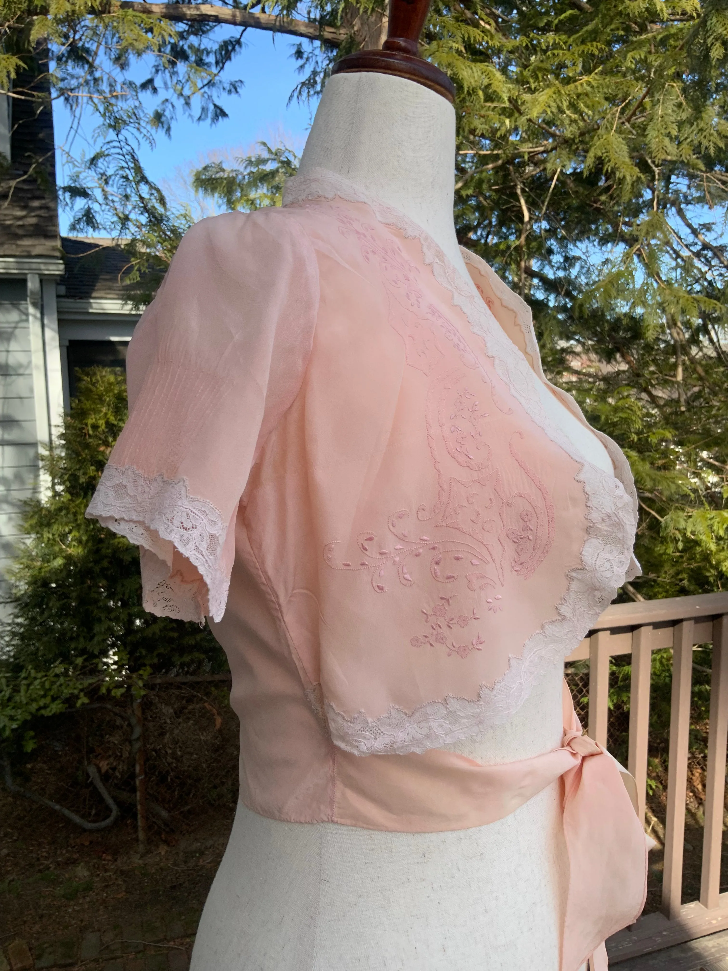 Silk Embroidered Bed Jacket - 40s - 40K