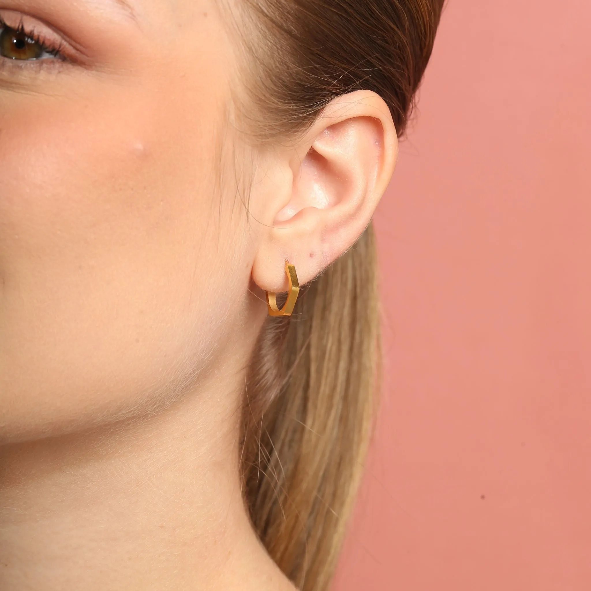 Simona Hoops