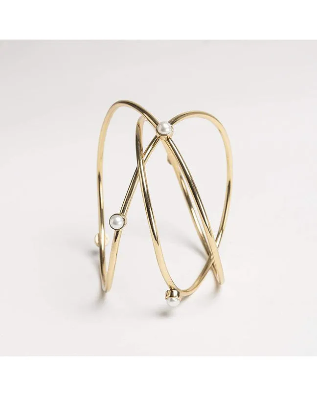 Triple wire bracelet with pearls in gold