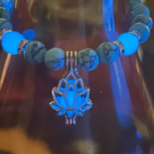 Turquoise Crystal Glow-in-the-Dark Bracelet for Balance and Healing - Elegant Gift for Women’s Birthdays